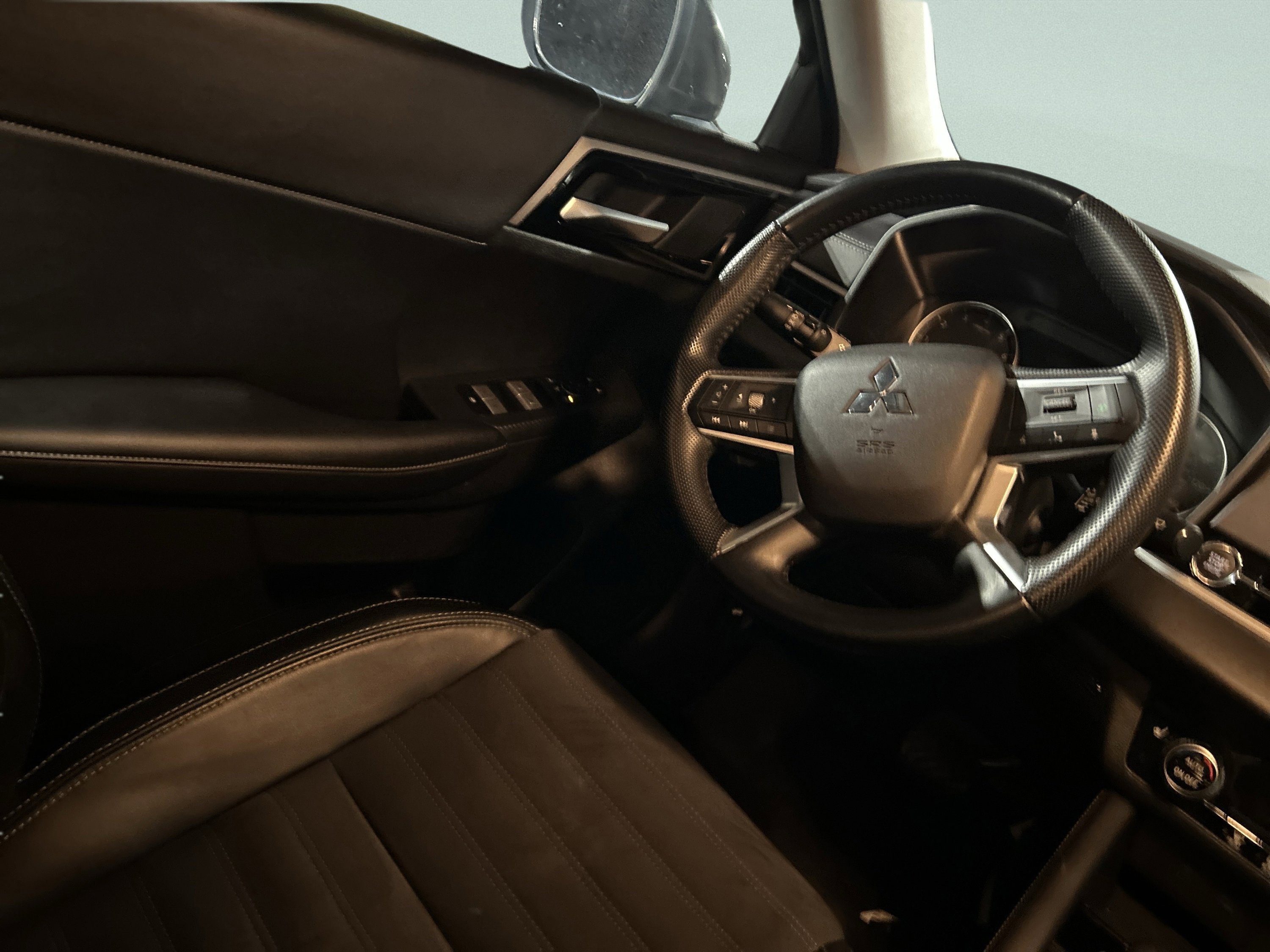 Used 2024 Mitsubishi Outlander SE image 42