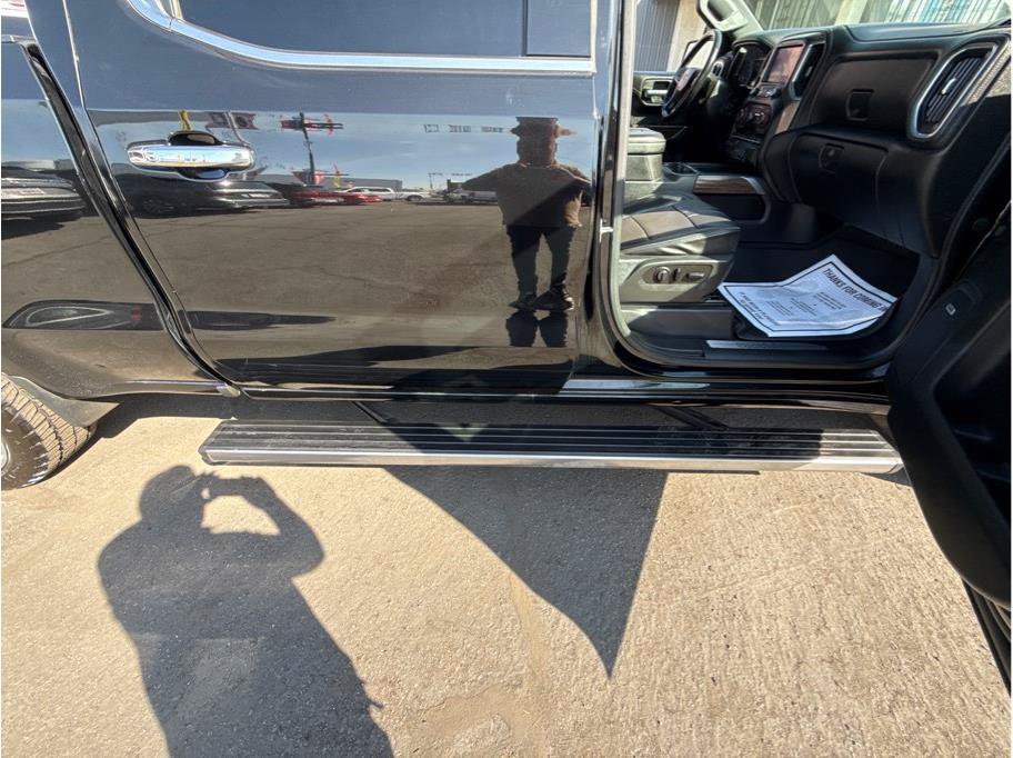 Used 2019 Chevrolet Silverado 1500 High Country w/ Technology Package AWD/4WD image 4