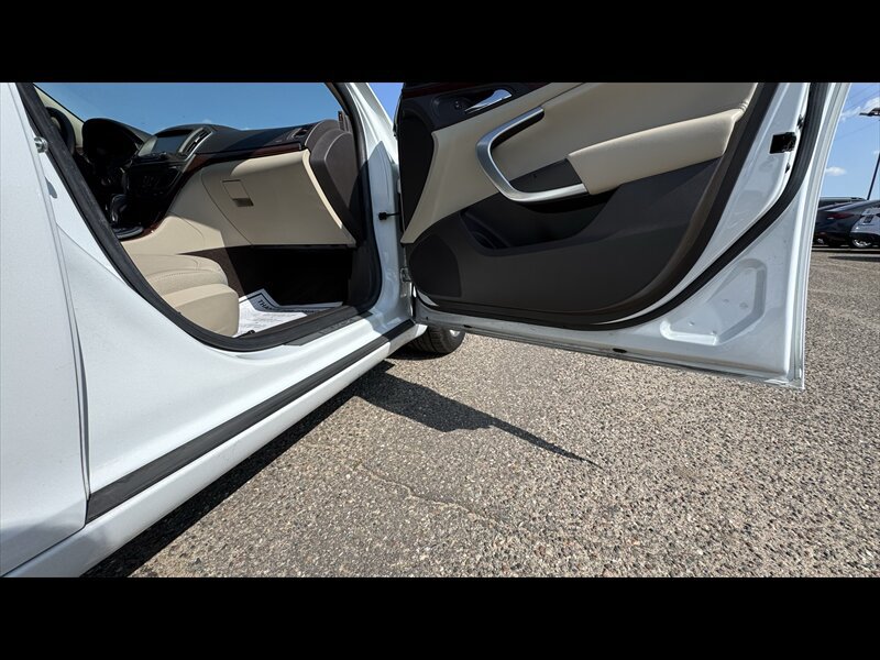 Used 2016 Buick Regal FWD image 11