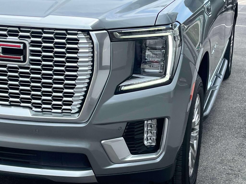Used 2023 GMC Yukon XL Denali AWD/4WD image 9