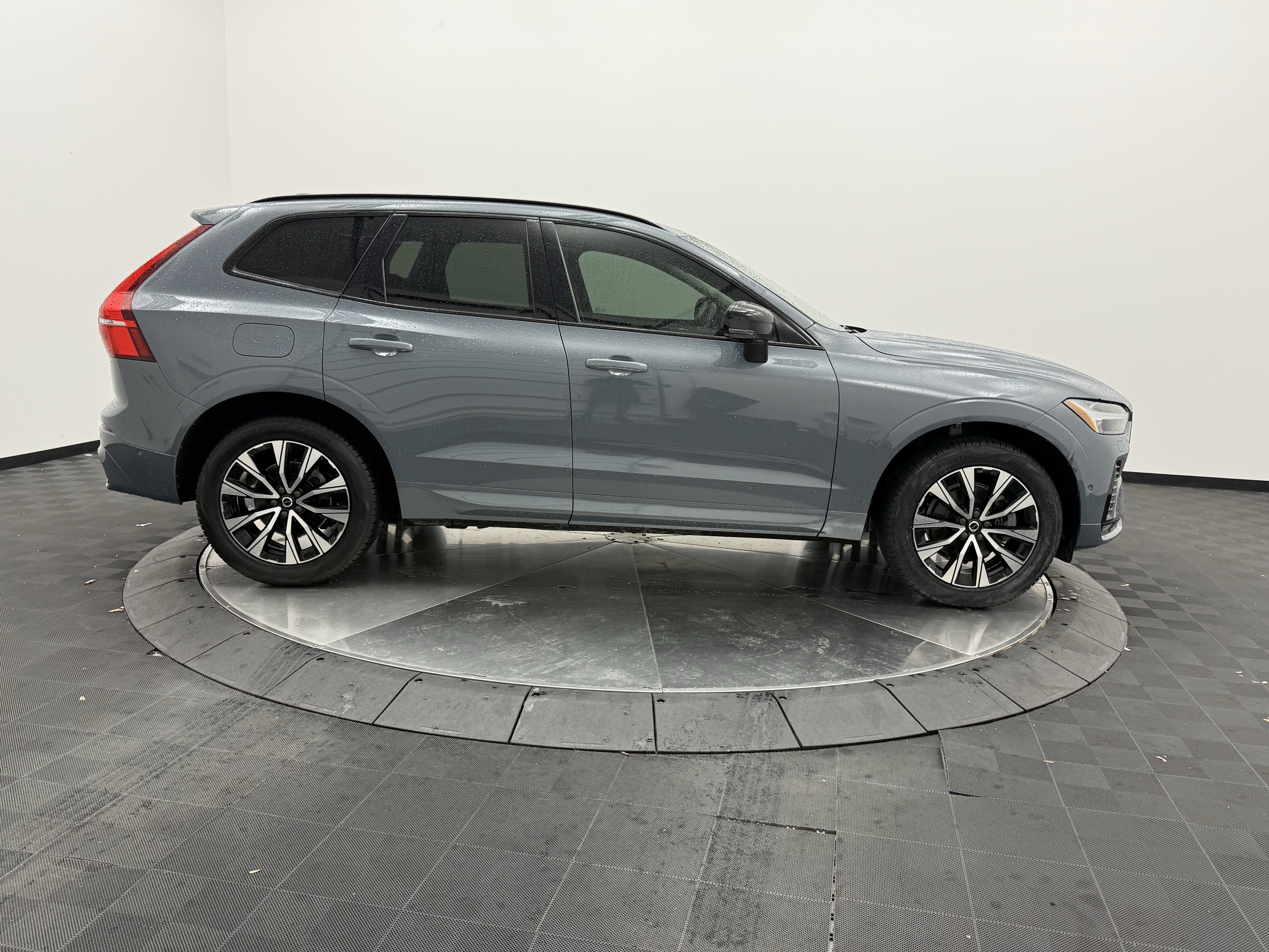 Certified 2023 Volvo XC60 B5 Plus w/ Climate Package FWD image 9