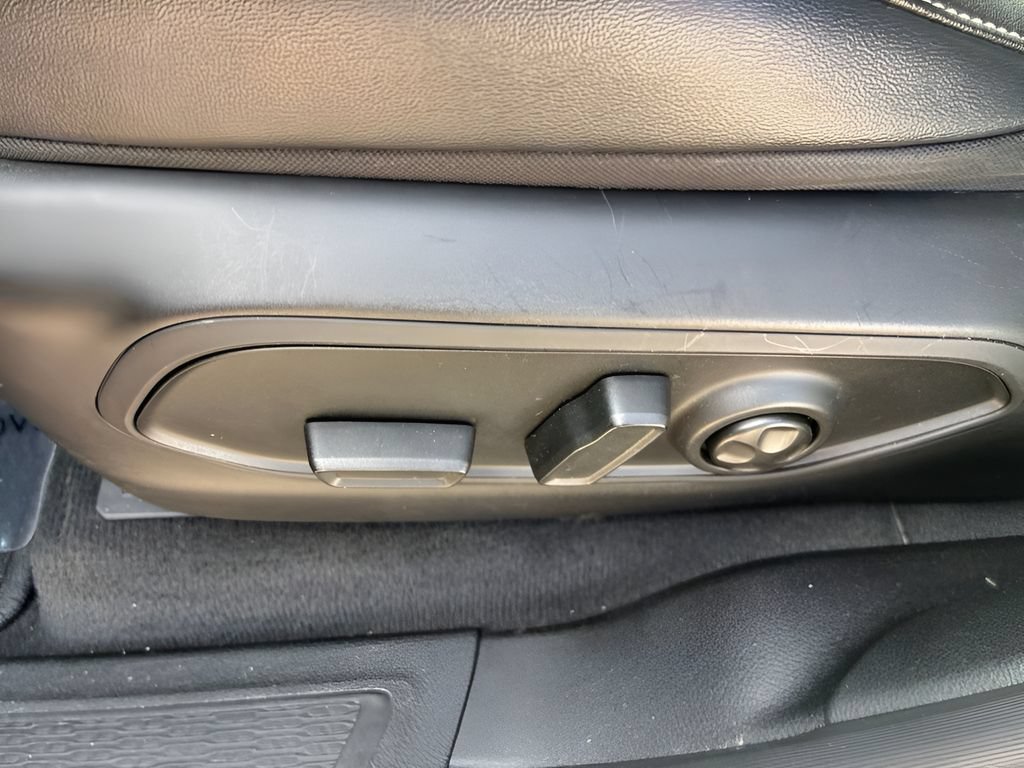 Used 2023 Jeep Grand Cherokee Altitude AWD/4WD image 16