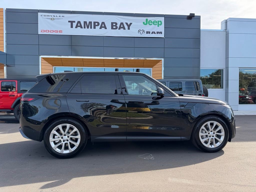 Used 2025 Land Rover Range Rover Sport SE image 7