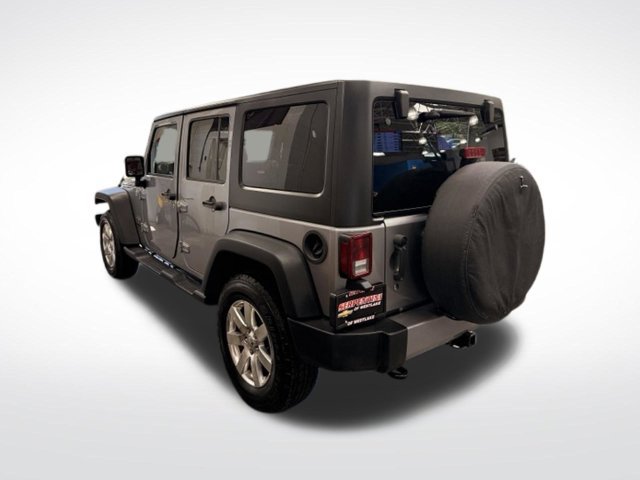 Used 2017 Jeep Wrangler Unlimited Sahara w/ Max Tow Package AWD/4WD image 4
