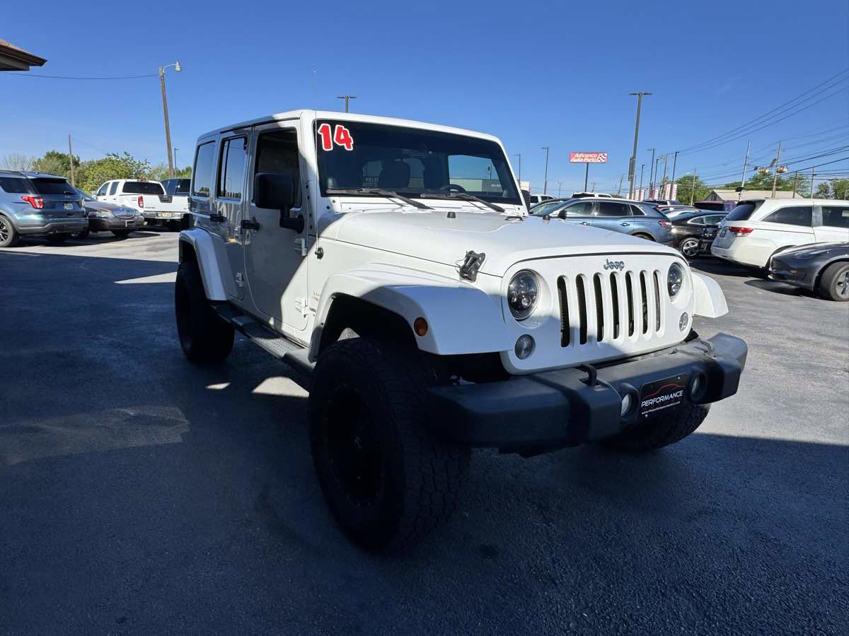 Used 2014 Jeep Wrangler Unlimited Sahara w/ Connectivity Group AWD/4WD image 4