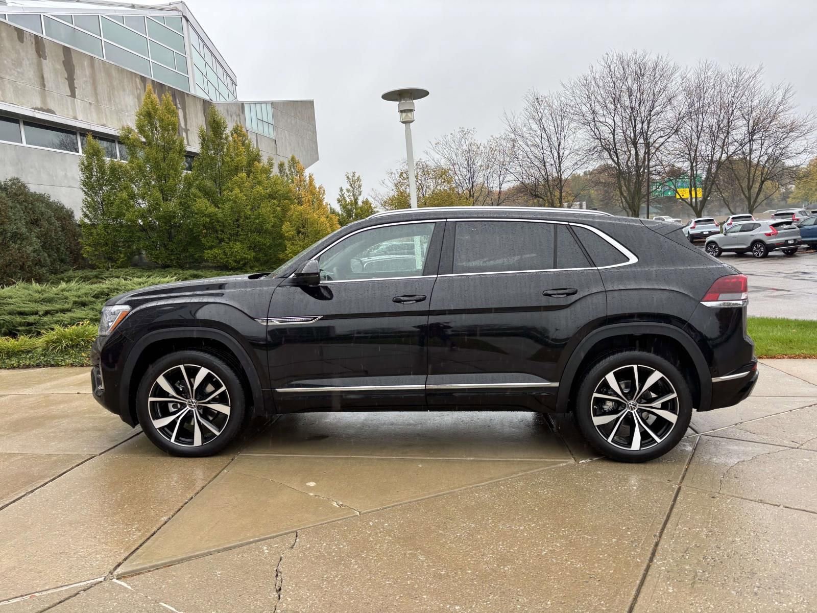 New 2026 Volkswagen Atlas Cross Sport SEL Premium R-Line image 4