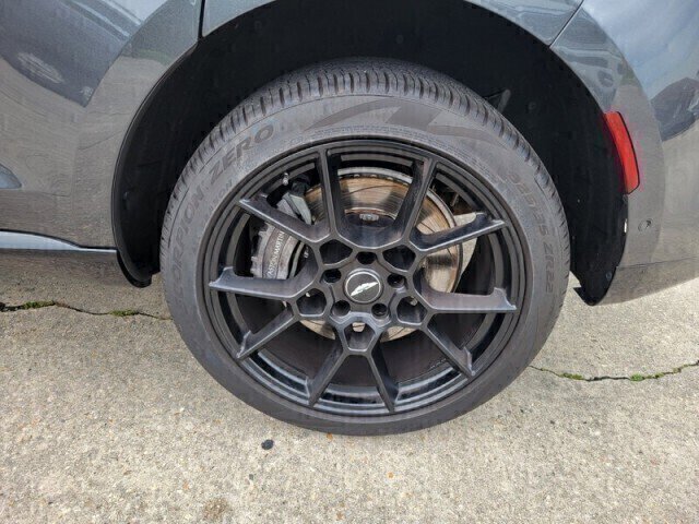 Used 2021 Aston Martin DBX image 9