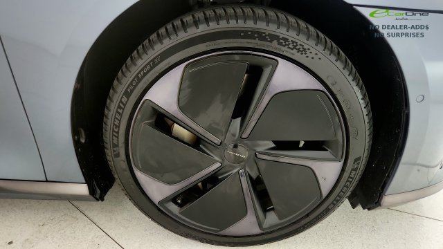 Used 2025 Lucid Air Pure RWD image 85