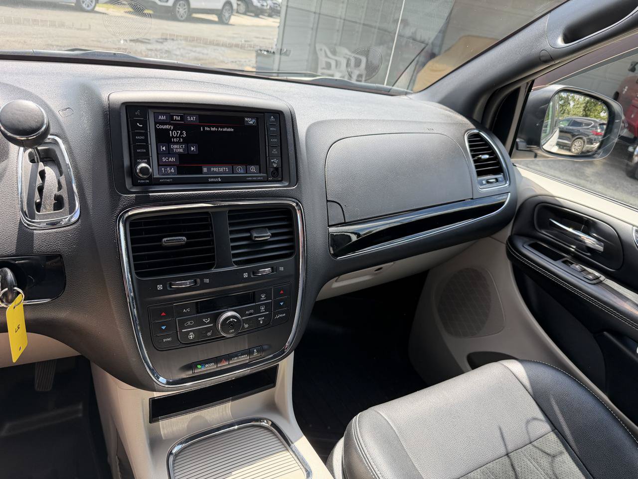 Used 2017 Dodge Grand Caravan SXT w/ Driver Convenience Group FWD image 12