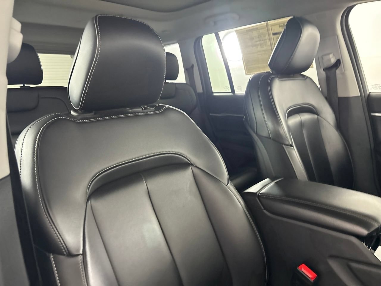 Used 2023 Jeep Grand Cherokee Limited AWD/4WD image 31