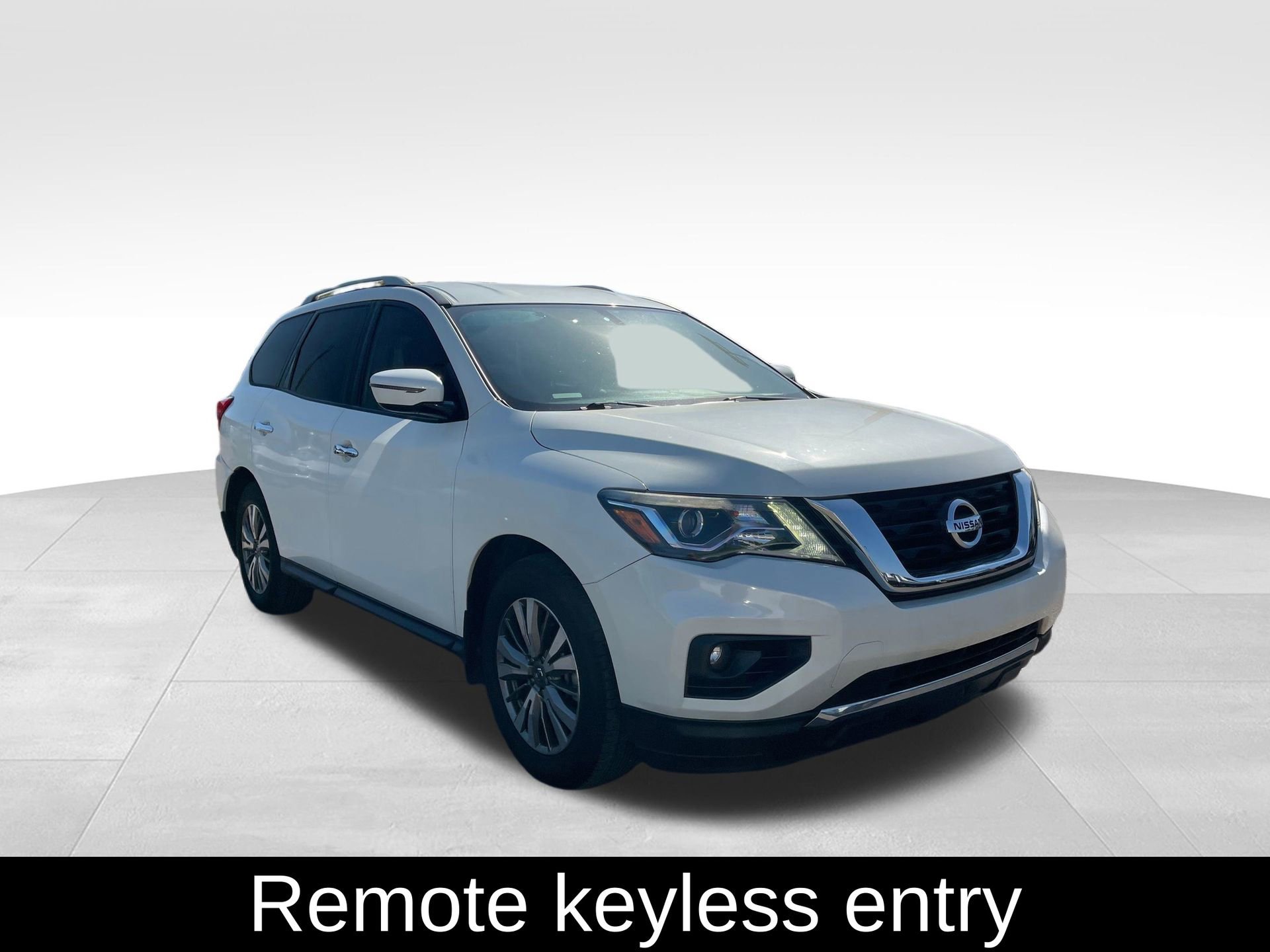 Used 2019 Nissan Pathfinder SV video 3