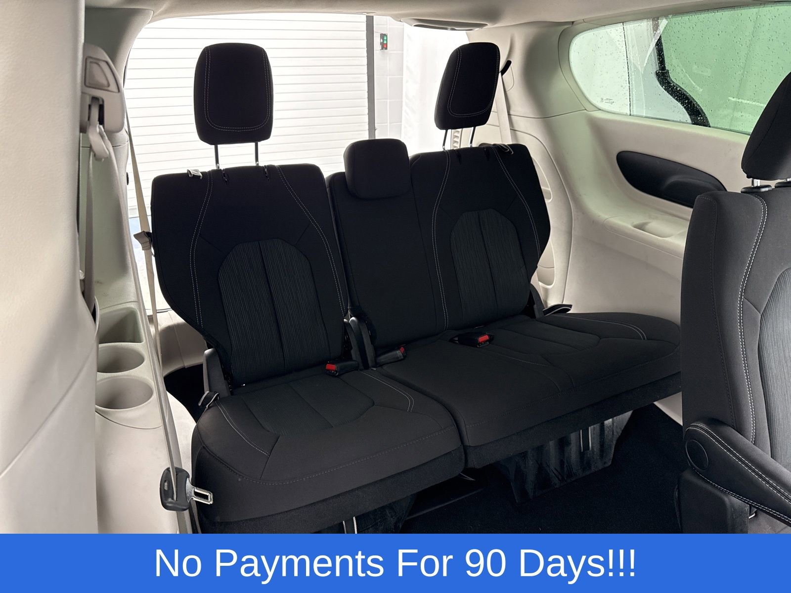 Used 2024 Chrysler Voyager LX image 33