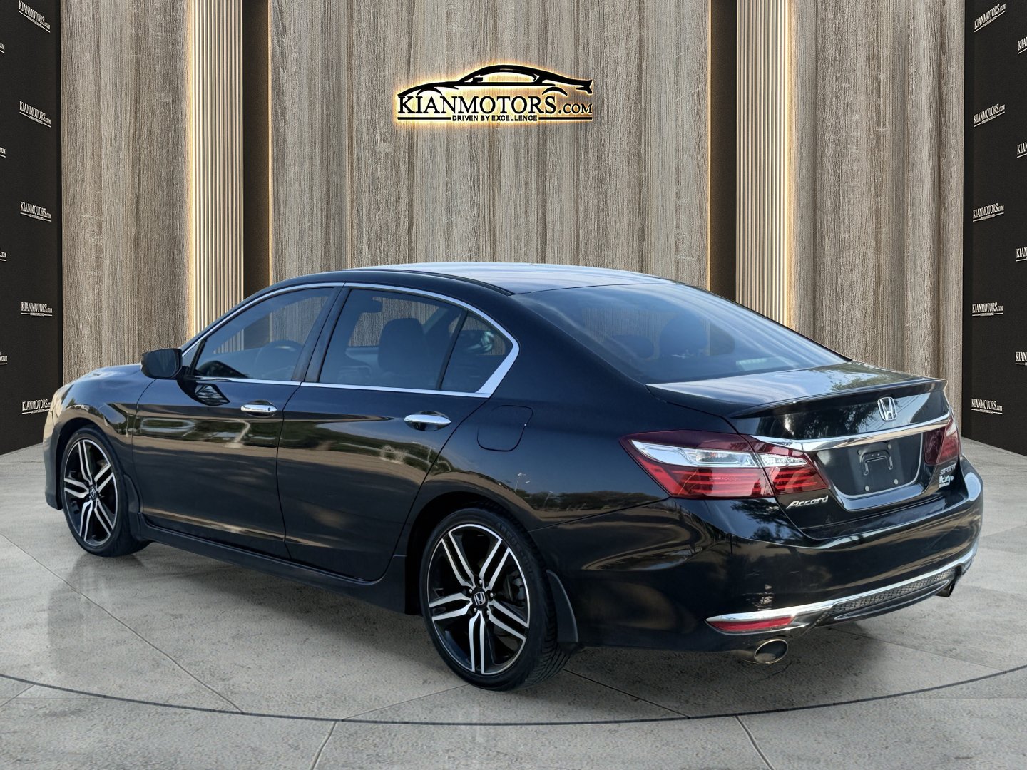 Used 2017 Honda Accord Sport image 9