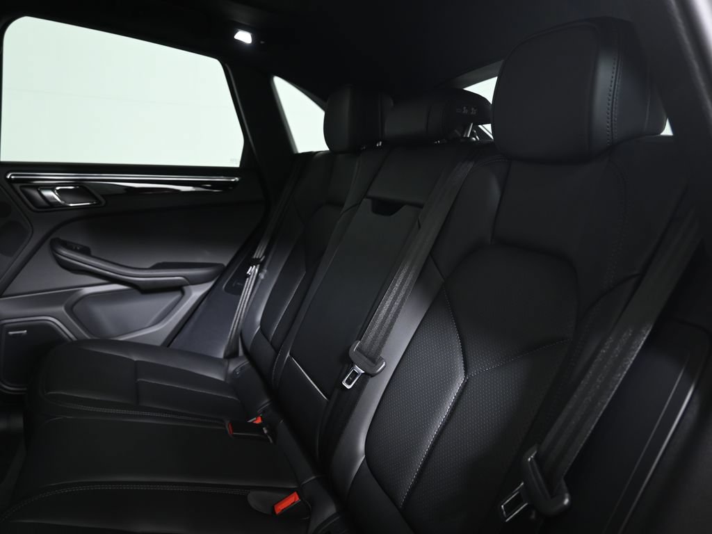 Used 2026 Porsche Macan AWD/4WD image 38