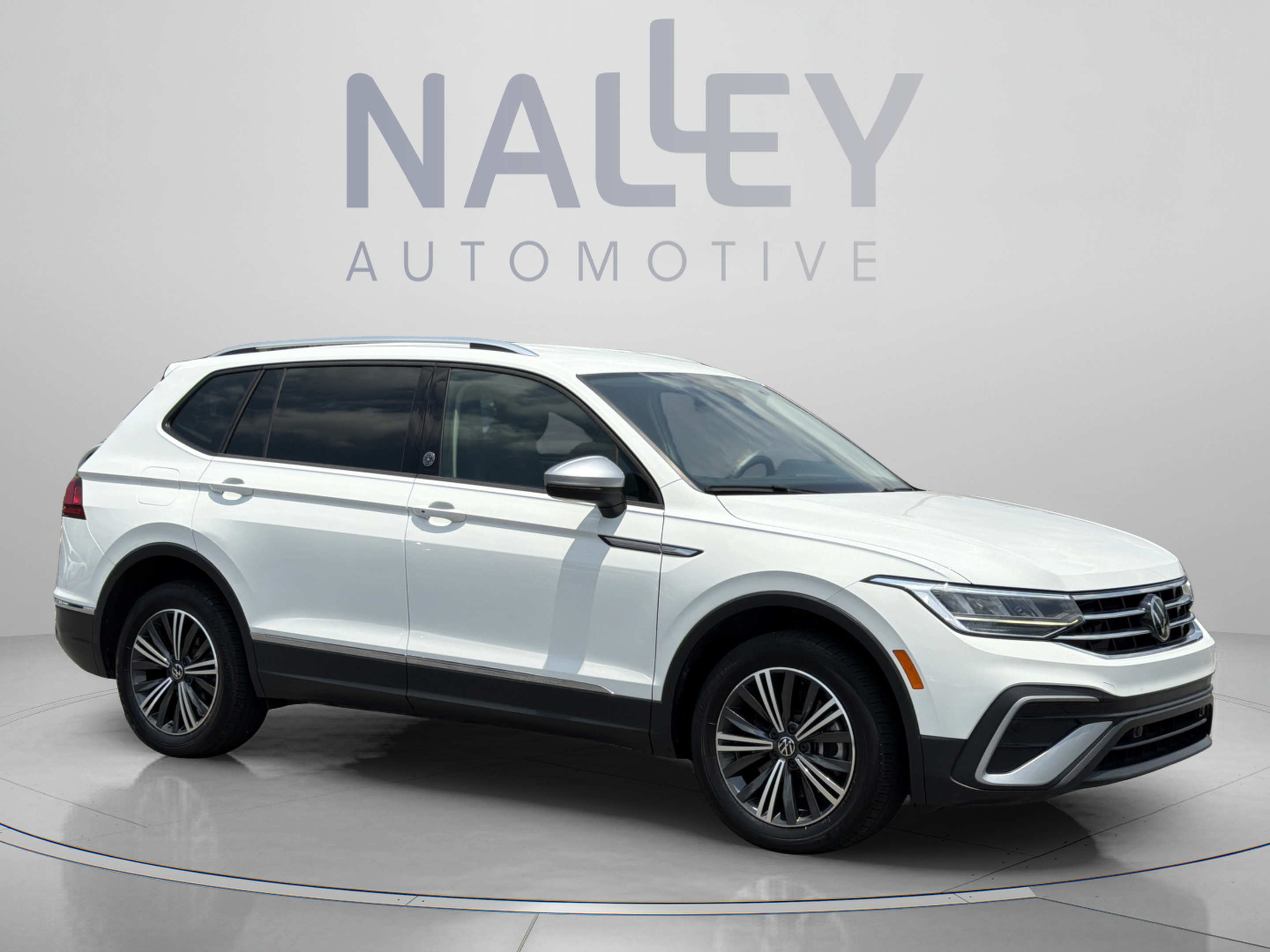 Used 2024 Volkswagen Tiguan Wolfsburg Edition AWD/4WD image 7
