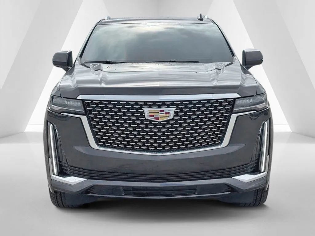 Used 2024 Cadillac Escalade Luxury AWD/4WD image 3