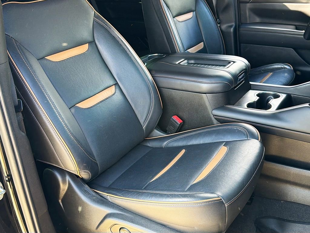 Used 2021 GMC Yukon AT4 w/ Technology Package AWD/4WD image 30