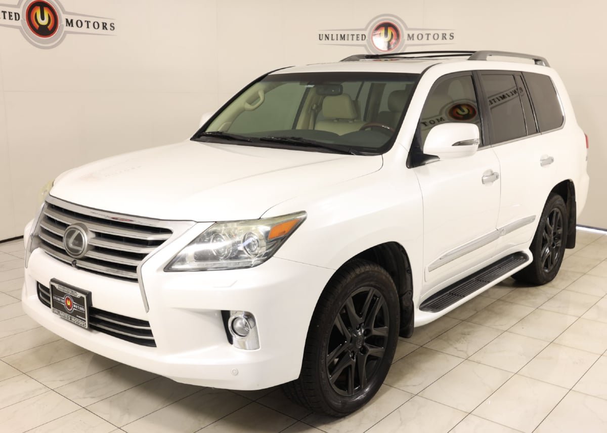 Used 2013 Lexus LX 570 4WD w/ Luxury Pkg w/Pre-crash image 5