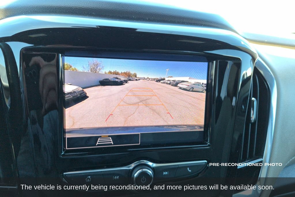 Used 2022 Chevrolet Traverse LS FWD image 17