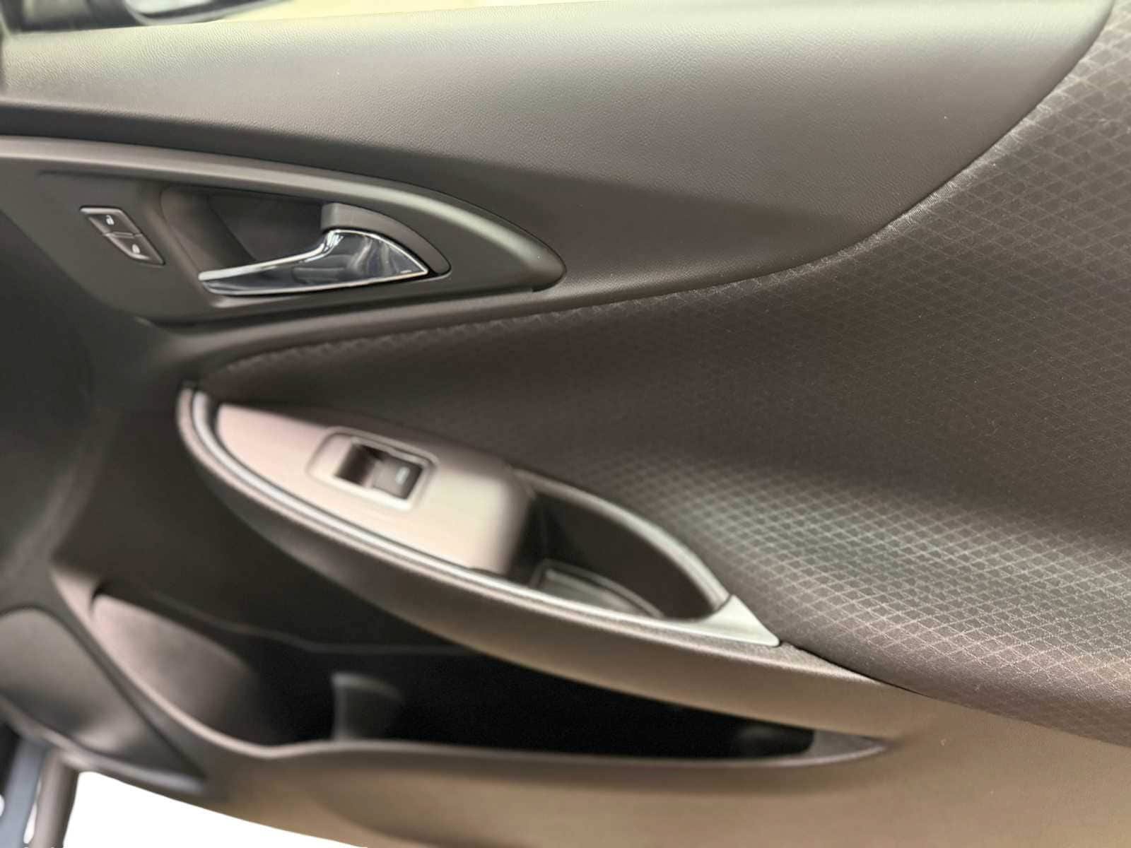 Used 2020 Chevrolet Malibu LT FWD image 16