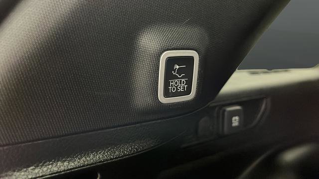 Used 2024 Jeep Grand Cherokee Limited w/ Luxury Tech Group II image 27