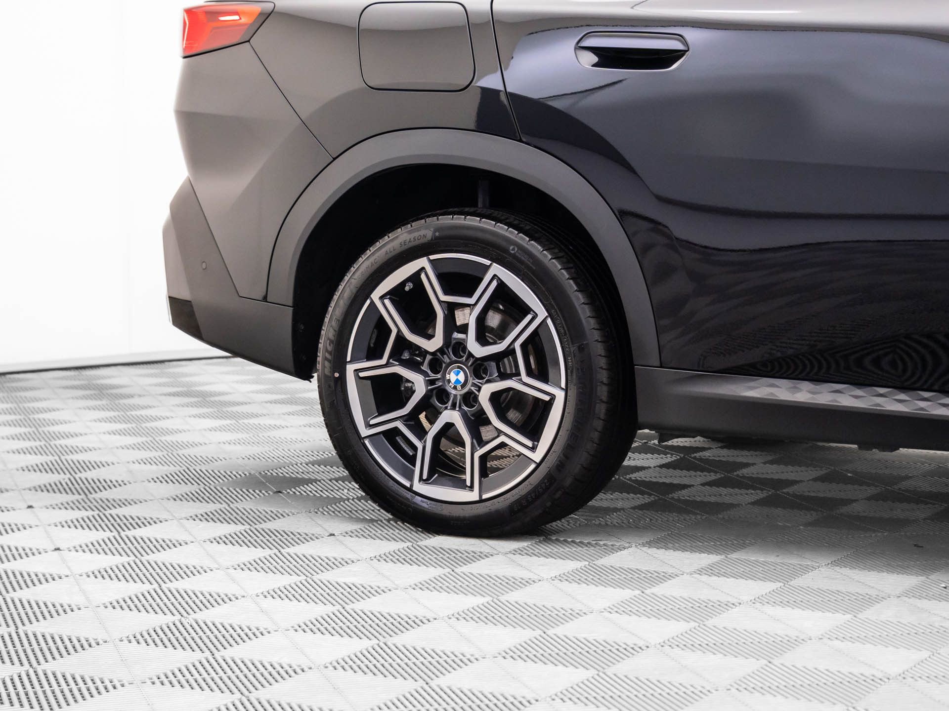 Certified 2025 BMW X2 xDrive28i w/ Premium Package image 39