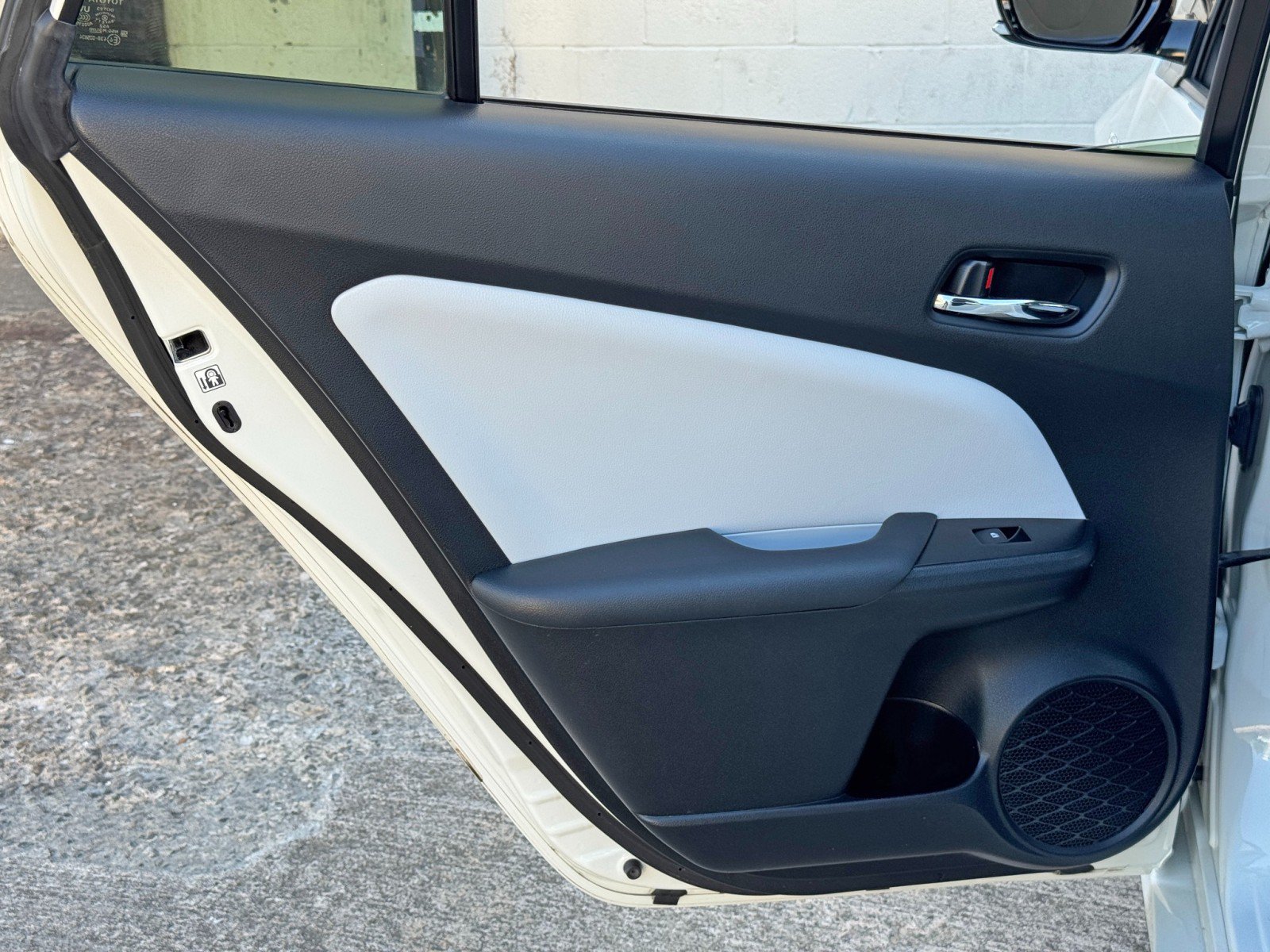 Used 2017 Toyota Prius Three Touring w/ Carpet Mat Package FWD image 34