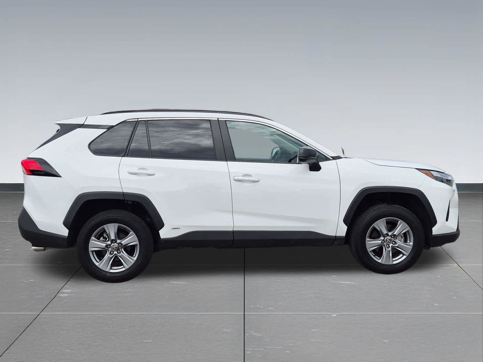 Used 2025 Toyota RAV4 LE AWD/4WD image 7