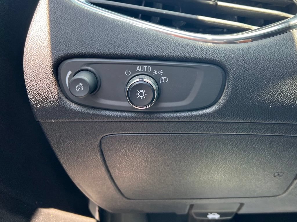 Used 2022 Chevrolet Malibu Premier FWD image 15