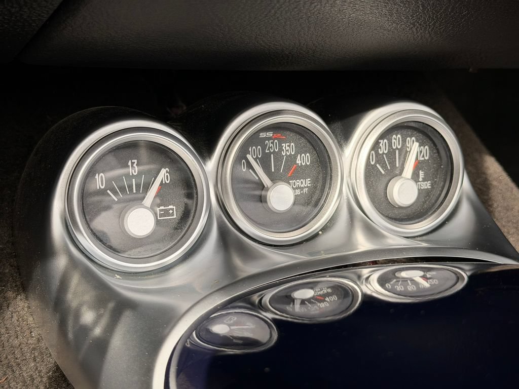 Used 2005 Chevrolet SSR w/ Preferred Equipment Group RWD image 36