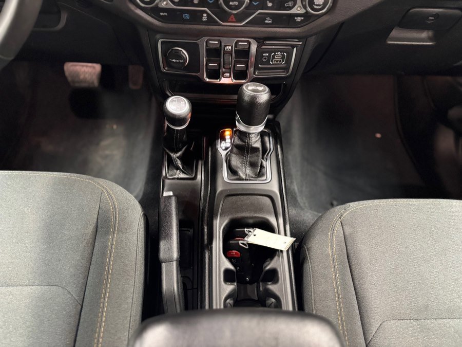 Used 2024 Jeep Wrangler Unlimited w/ Convenience Group AWD/4WD image 28