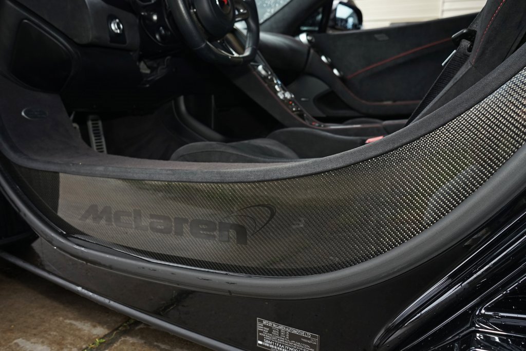 Used 2015 McLaren 650S Spider image 25
