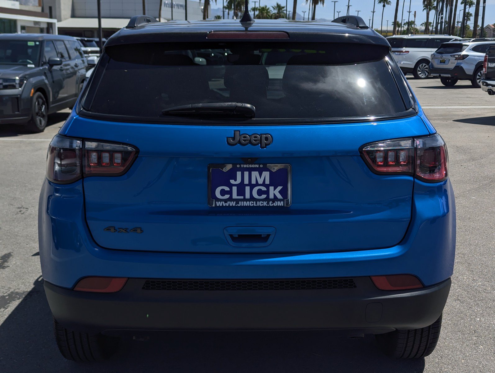 Used 2024 Jeep Compass Latitude w/ Convenience Group AWD/4WD image 3