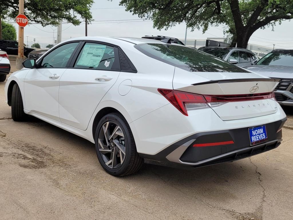 New 2025 Hyundai Elantra SEL FWD image 3