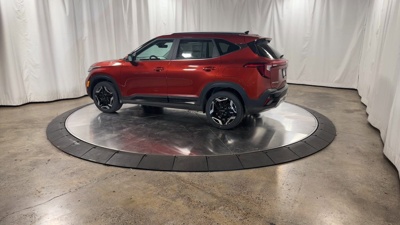 Certified 2025 Kia Seltos SX w/ SX Sunroof Package image 11