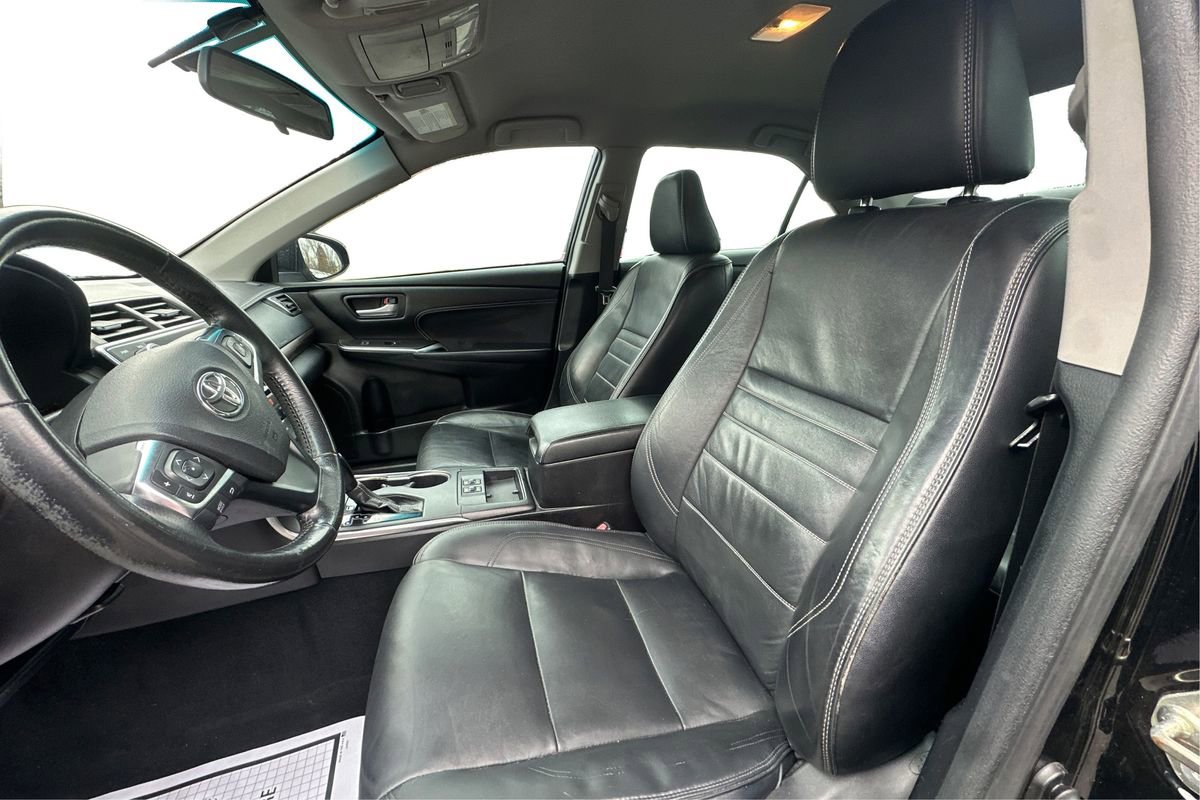 Used 2017 Toyota Camry XLE image 9