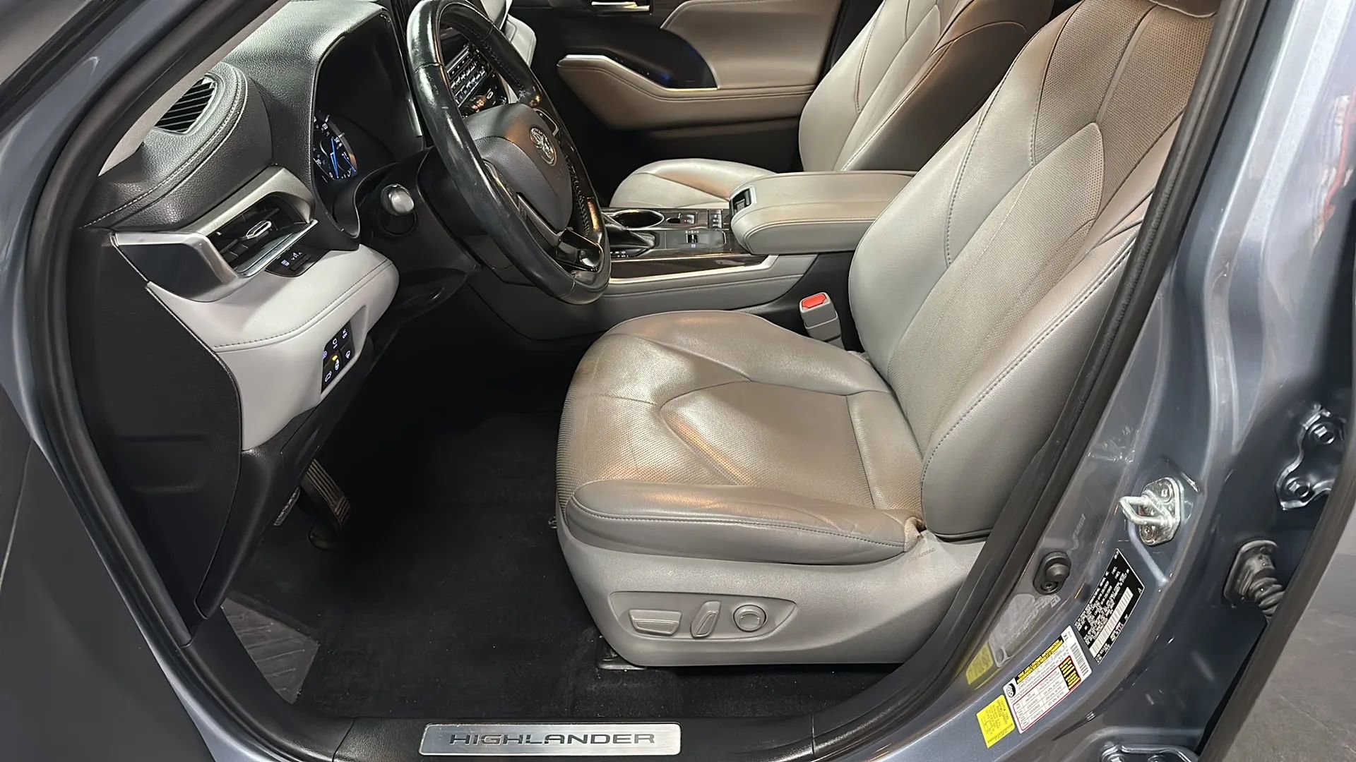 Used 2021 Toyota Highlander Limited image 9