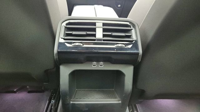 Used 2026 BMW 550e xDrive image 39