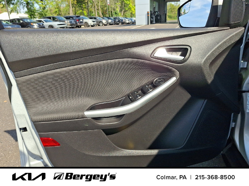 Used 2012 Ford Focus SE FWD image 14