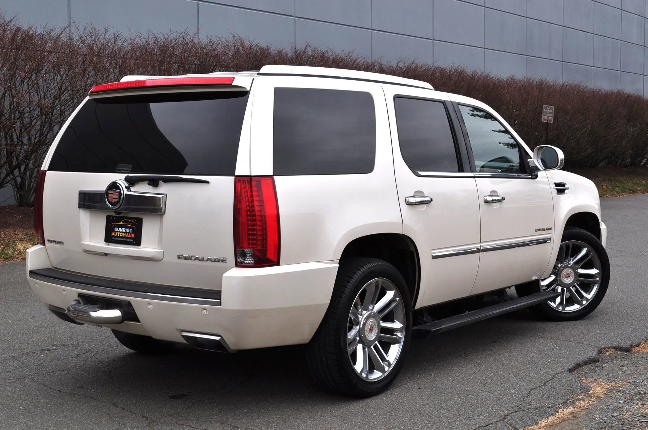 Used 2013 Cadillac Escalade Platinum image 5