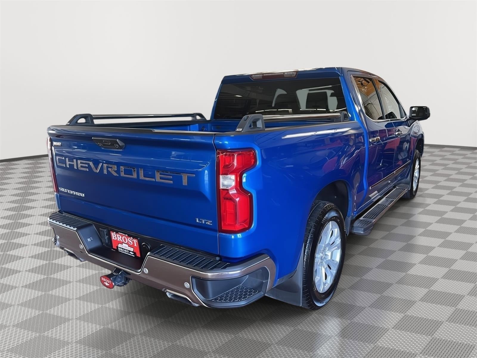 Used 2023 Chevrolet Silverado 1500 LTZ w/ Z71 Off-Road Package AWD/4WD image 4