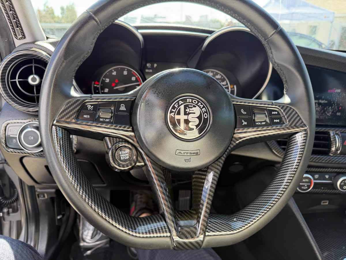 Used 2017 Alfa Romeo Giulia RWD image 18