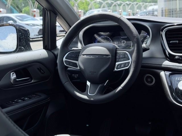 New 2027 Chrysler Pacifica Select FWD image 30