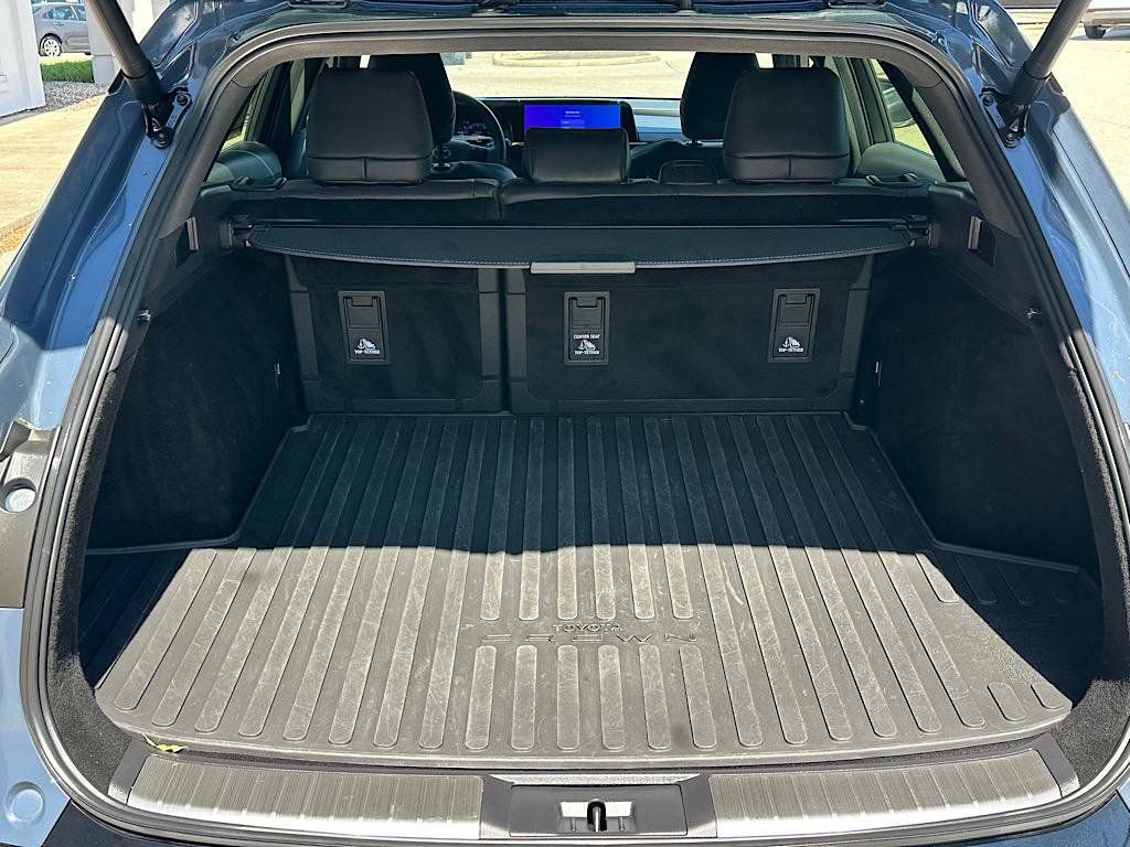Certified 2025 Toyota Crown Signia w/ Tow-Hitch Package (TMS) AWD/4WD image 9