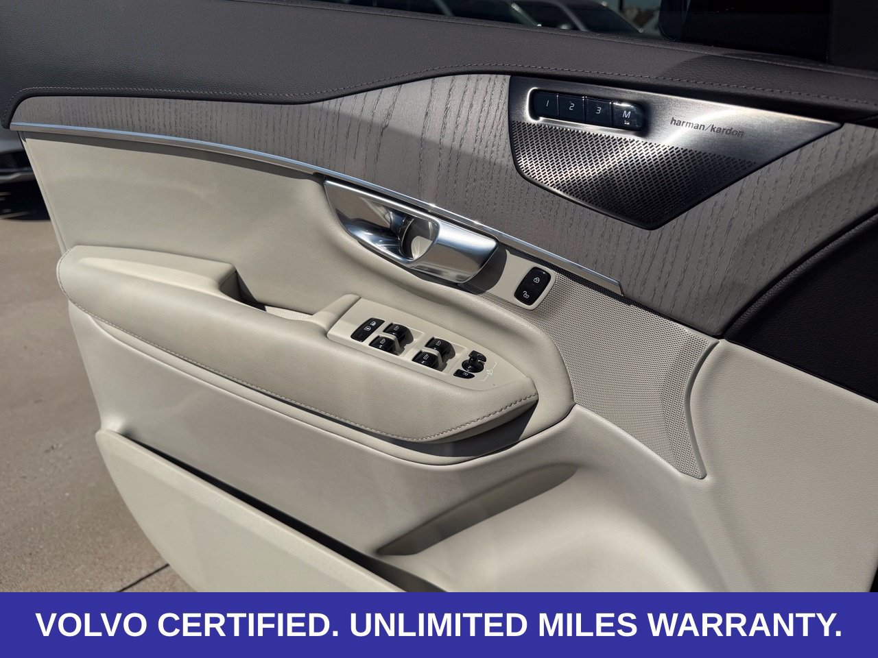 Certified 2025 Volvo XC90 T8 Ultra w/ Protection Package Premier AWD/4WD image 31