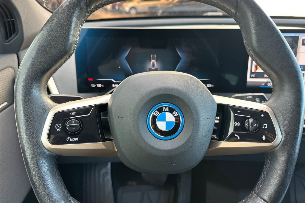 Used 2024 BMW iX xDrive50 w/ Premium Package image 27