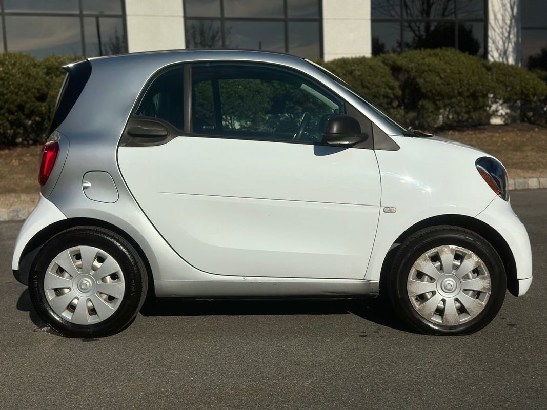 Used 2016 smart fortwo pure image 8