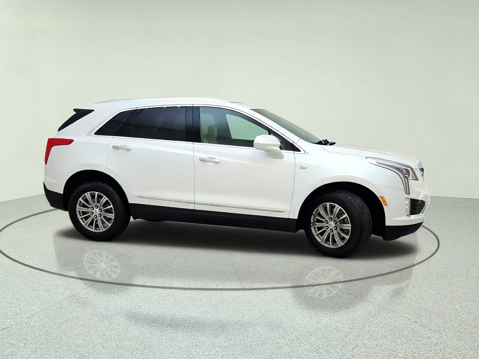 Used 2017 Cadillac XT5 Luxury w/ Driver Awareness Package FWD image 6