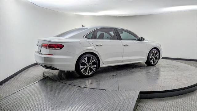Used 2021 Volkswagen Passat 2.0T SE image 7