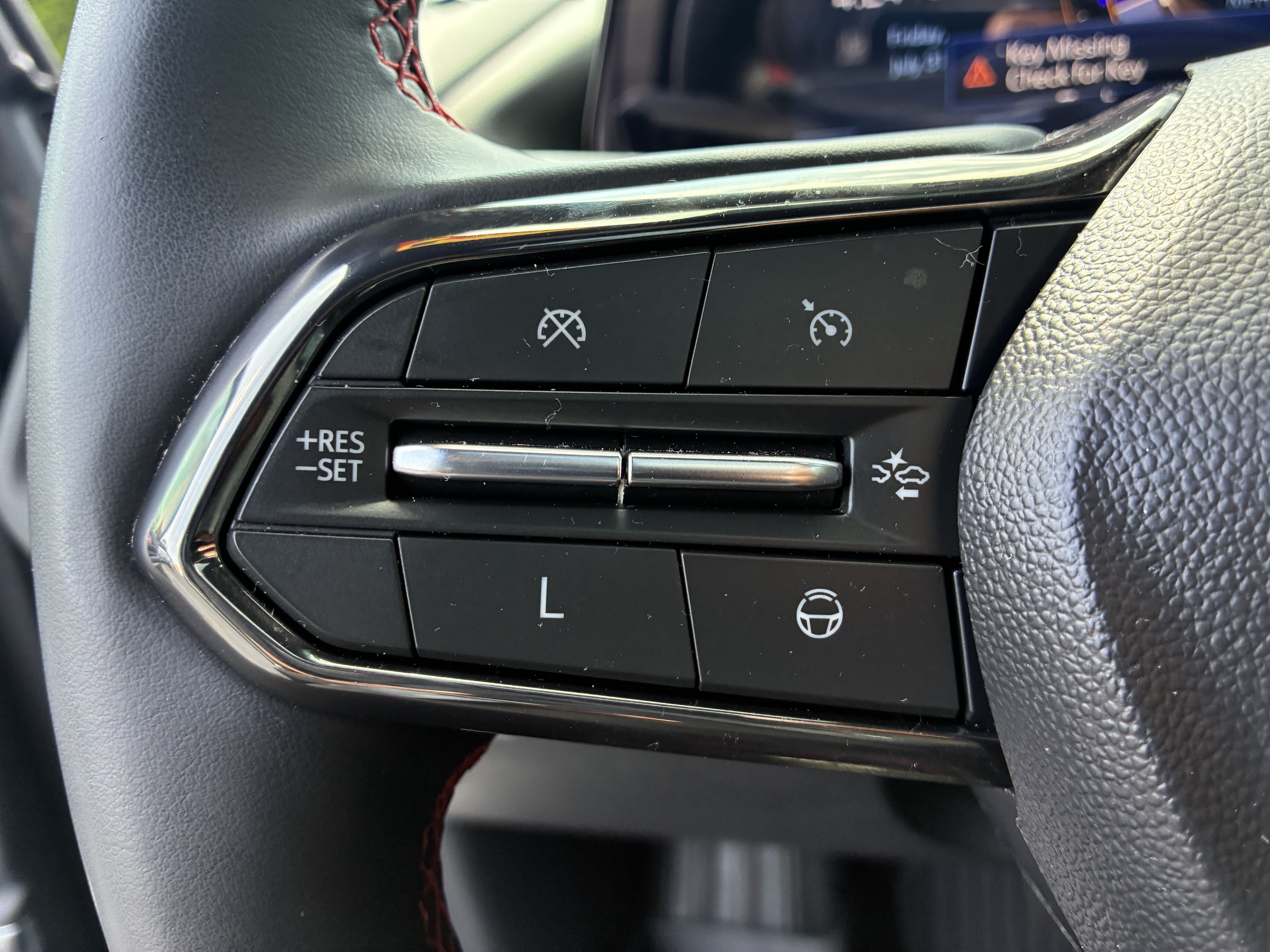 Used 2024 Chevrolet Traverse RS FWD image 32